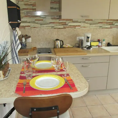 Les Milahinas Apartment *
